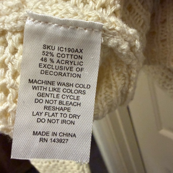 Absolutely Cream Sweater with Lace Details - Picture 7 of 8